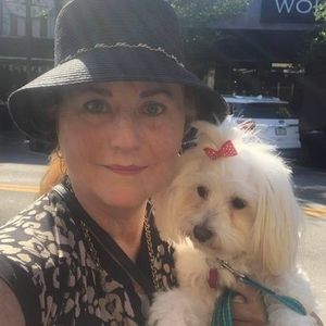 Meet your Posher, Lorie